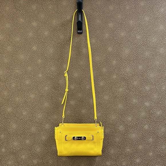 🔥🔥🔥Coach Yellow Leather Crossbody Bag - Picture 2 of 14